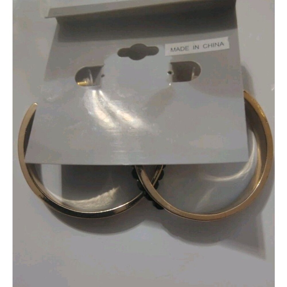 Daisy Fuentes Goldtone Hoop with Black Stone Earrings New - Picture 5 of 5